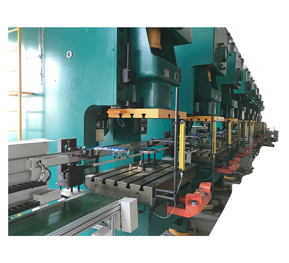 多臺(tái)沖床連桿式機(jī)械手(9臺(tái)沖床連線)