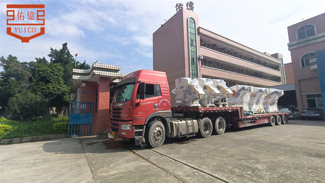 三套三合一開(kāi)卷整平送料機(jī)有序裝車出貨上海