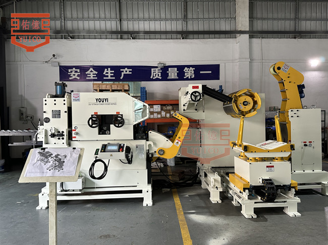 DL05F3H中強(qiáng)板三合一送料機(jī)完成開(kāi)卷整平送料試機(jī)工作