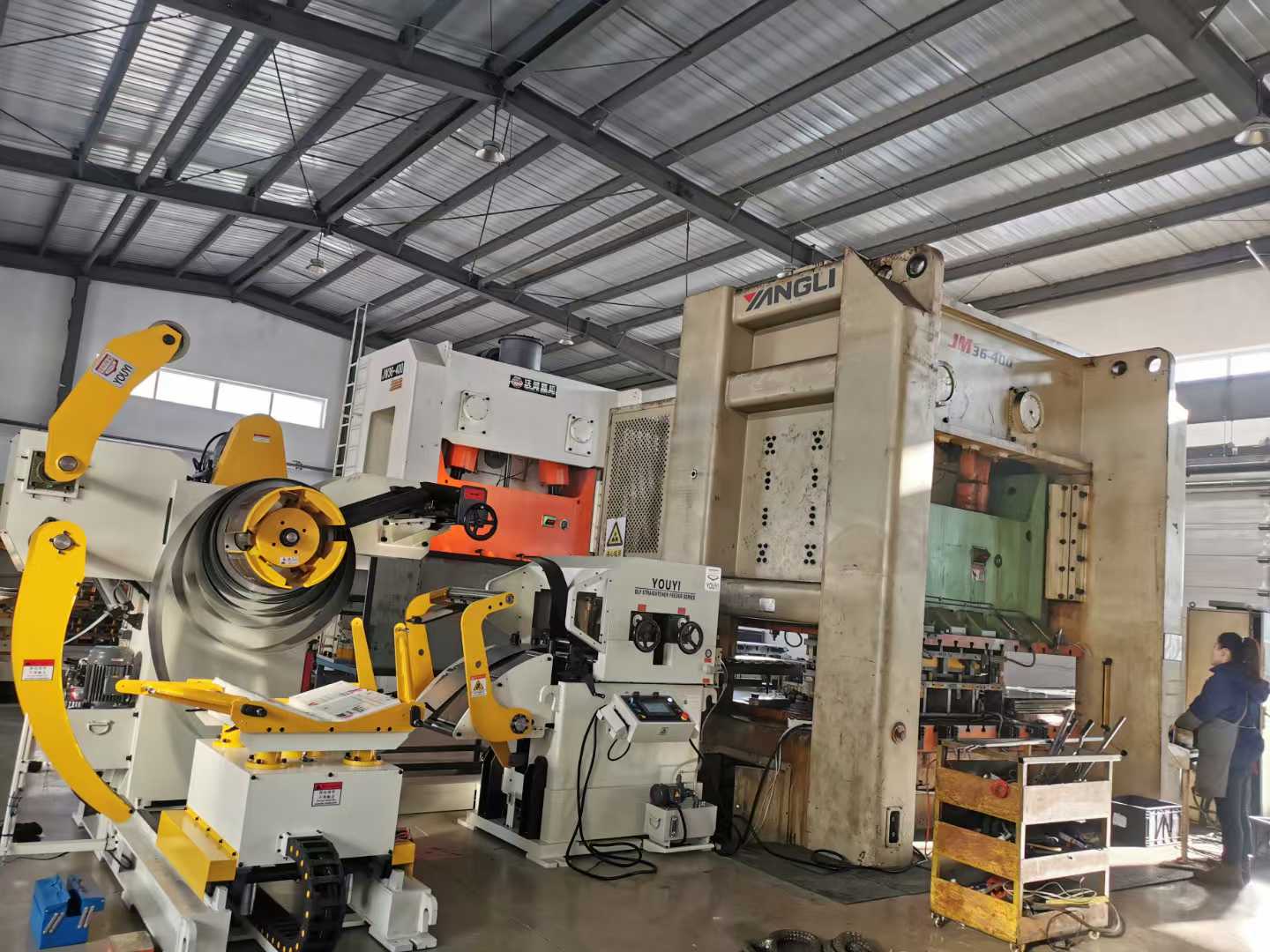 三合一沖床自動送料機(jī)出現(xiàn)送料不準(zhǔn)情況要如何快速解決？